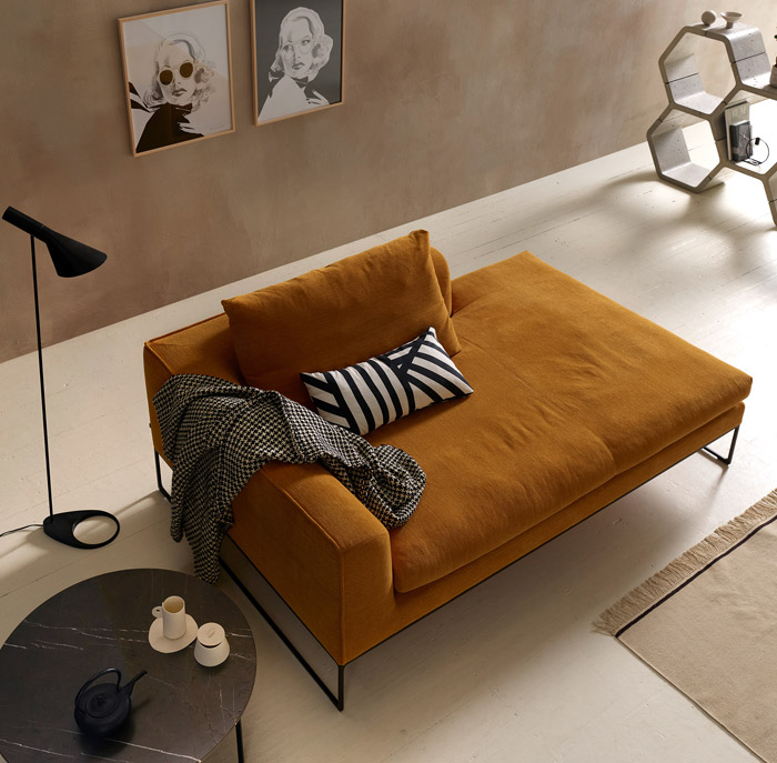 Cor Mell Lounge