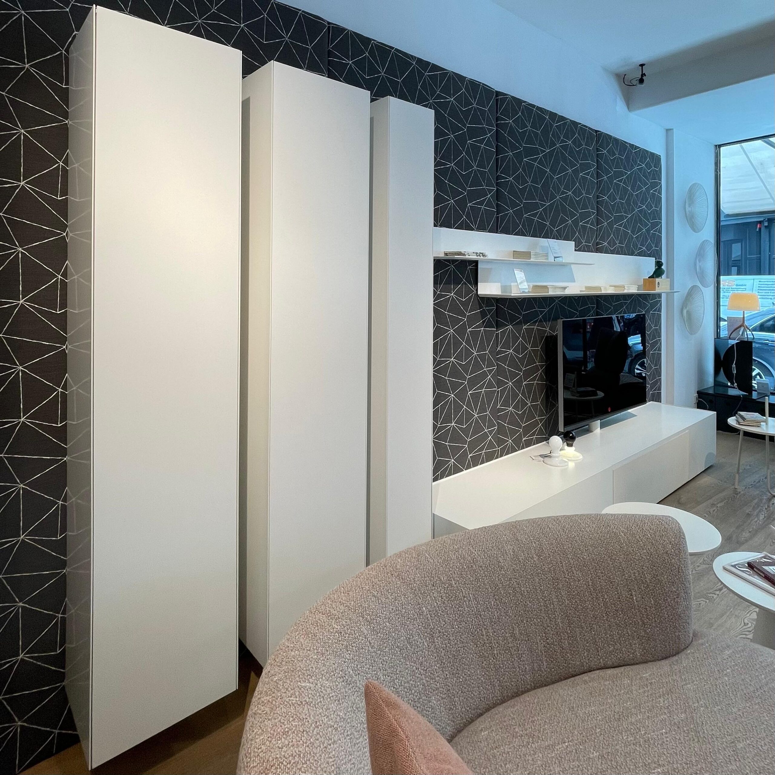 Cube Light TV-Lowboard und Hängemodule 1